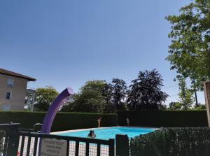 Appartements Perollier - CI - Lyon 2 - Bedroom apartment with balcony and pool : photos des chambres