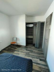 Sejours chez l'habitant Chambre dans maison plain-pied moderne : photos des chambres