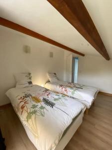 Maisons de vacances Maison familiale spacieuse a Niort avec jardin : photos des chambres