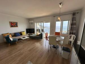 Apartamento vista mar y parking en Roses AV-27