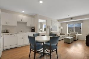 Simplicity At the Rim 1316 I Comfy 2 Bed 2 Bath