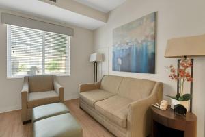 Simplicity At the Rim 1107 I Spacious 1 Bed 1 Bth