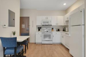 Simplicity At the Rim 1107 I Spacious 1 Bed 1 Bth