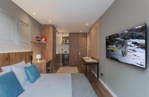 Majestic Loft with Balcony