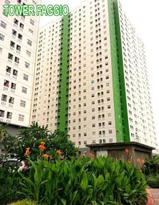 Family Suite Connecting 4 Bedroom at Apartment Green Pramuka City