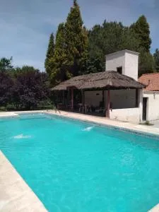 Casa amplia, jardin maravilloso - غوايمالين