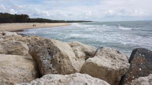 Mobil home climatisé récent 2 salles deau, 2 WC à SIBLU Bonne Anse plage