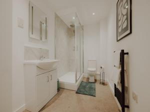 City Central - Sleeps 5 -Charming 3 Beds - Free Parking - Fast WiFi