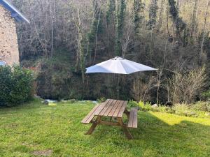 Maisons de vacances Fraicheur garantie chateau perche avec riviere privee en pleine nature : photos des chambres