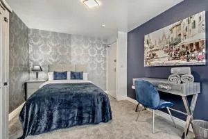 Victorian Bijoux House - Damask Room - Longnor