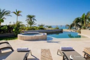 Oceanview Luxury Villa w Pool Hot Tub BBQ Area