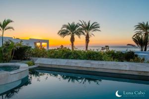 Oceanview Luxury Villa w Pool Hot Tub BBQ Area