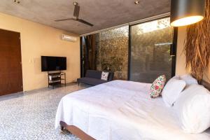 Casa Pepen by Kanaa - Colonial Luxury with a Private Outdoor Pool and Garden in Central Merida