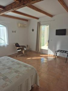 B&B / Chambres d'hotes Mas Clement - Chambre et table d'hotes : photos des chambres