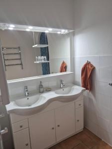 B&B / Chambres d'hotes Mas Clement - Chambre et table d'hotes : photos des chambres