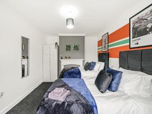 Contractors, Sleeps 7, Free Parking, Spacious, Comfy Beds