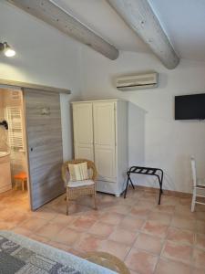 B&B / Chambres d'hotes Mas Clement - Chambre et table d'hotes : photos des chambres