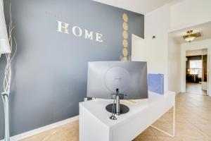 12 Mi to Disney Family Home with Lanai in Davenport