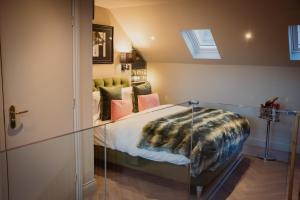 Loft Room with King Size Bed with En Suite Bath