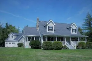 Pine and Sea Beach Retreat - South Hancock