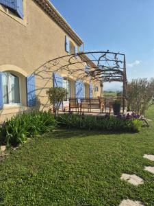 B&B / Chambres d'hotes Mas Clement - Chambre et table d'hotes : photos des chambres