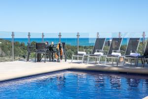 Villa León en Denia, vacaciones con barbacoa en terraza, piscina privada y vistas al Mediterráneo by Family Homes