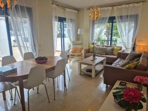 Gorgeous apartment with ideal location alongside the beach and marina and a huge 68 sqm private terrace