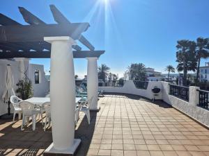 Gorgeous apartment with ideal location alongside the beach and marina and a huge 68 sqm private terrace