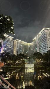 2BR condo Azure Netflix, Karaoke & Board games