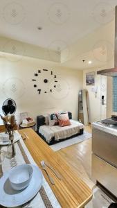 2BR condo Azure Netflix, Karaoke & Board games