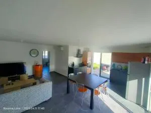 Chambre dans maison plain-pied moderne - Bully