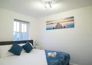 5 Bedrooms, Sleeps 10, Free Parking, Near NEC & Airport, Contractors