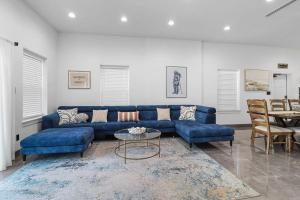 Upstay Island Retreat w Private Pool & Bay View