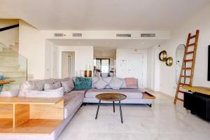 102 La Cala Hills Club 2 Bed Duplex Penthouse Sea Views and Hot Tub for hire 35EUR per night