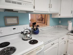 111 - Poolside 1 bedroom closest to the water