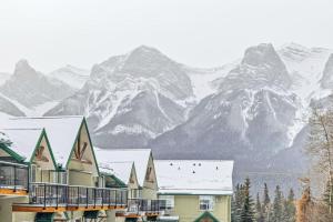 Scenic 2BR Haven with MTN Views Near DT Banff