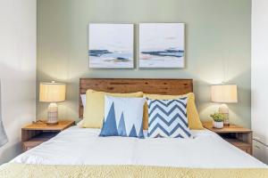 Scenic 2BR Haven with MTN Views Near DT Banff