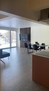 B1 Lakeside Suite 74m2