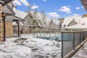 2BR Mystic Springs Escape with BBQ, Pool, Hot tub
