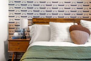 2BR Mystic Springs Escape with BBQ, Pool, Hot tub