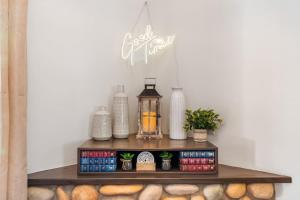 2BR Mystic Springs Escape with BBQ, Pool, Hot tub