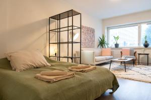 Bright, lush and comfortable apartment in Kallio