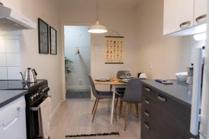 Bright, lush and comfortable apartment in Kallio