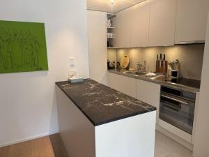 Sleek Mountain Escape, Light and Airy