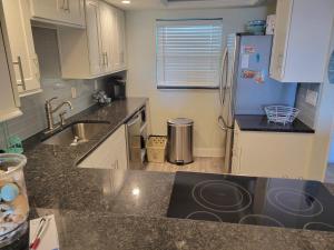 202 - Adorable 1 bedroom unit - sleeps 6