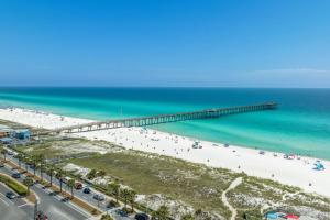 Condo wbeach, pools, tennis, shuffleboard, more!