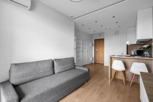 8th Floor Warsaw Włochy Apt - Balcony, Workspace - by Rentujemy