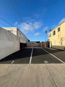 2BD Sashas Bungalow Beach Vibes 1 Block Away