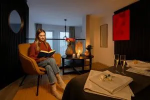 Aquamarine by Selestate - Luxe Stay in Bucharest - Colentina