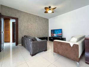 2 quartos - 1 suíte - Ar condicionado Churrasqueira - Piscina - Praia